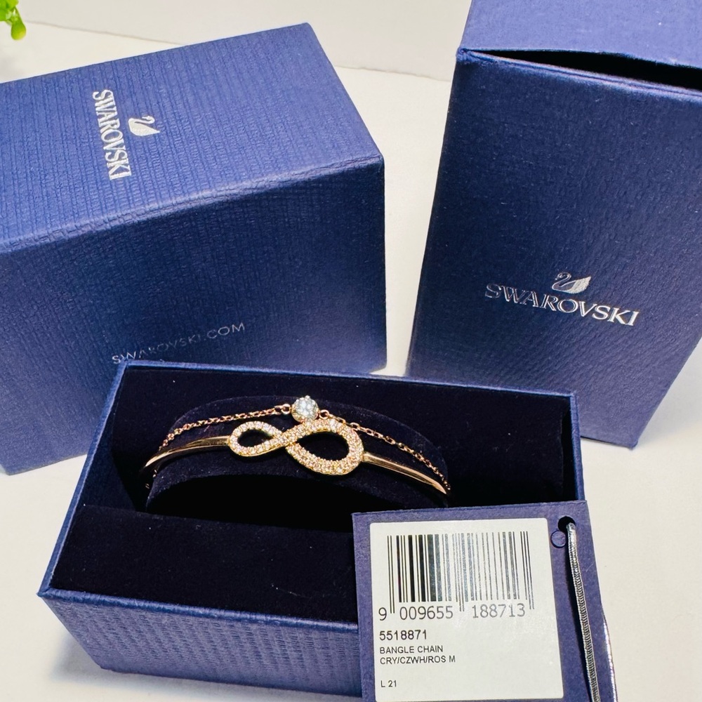 Swarovski Rose Gold Infinity Loop Bangle Bracelet NWT Size Medium - Picture 16 of 16